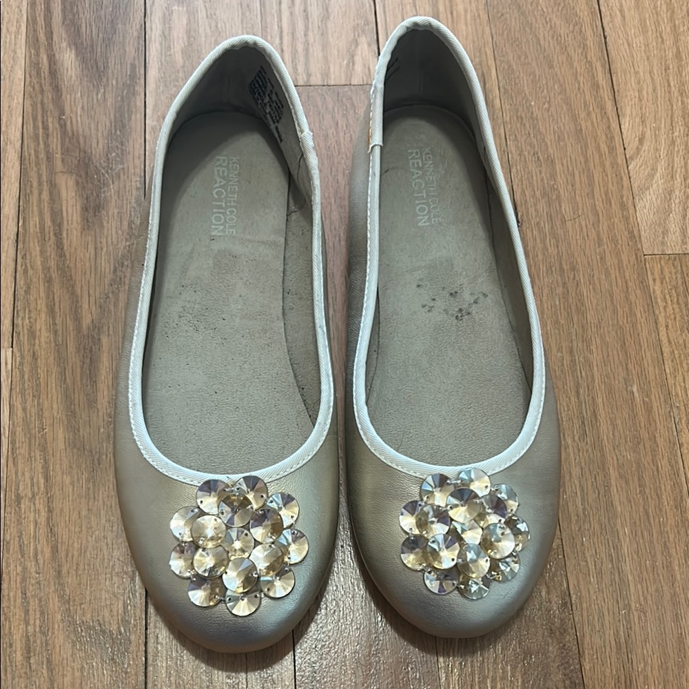 🍪 Kenneth Cole Reaction GIRLS Gold Flats with Crystal Embellishments 6